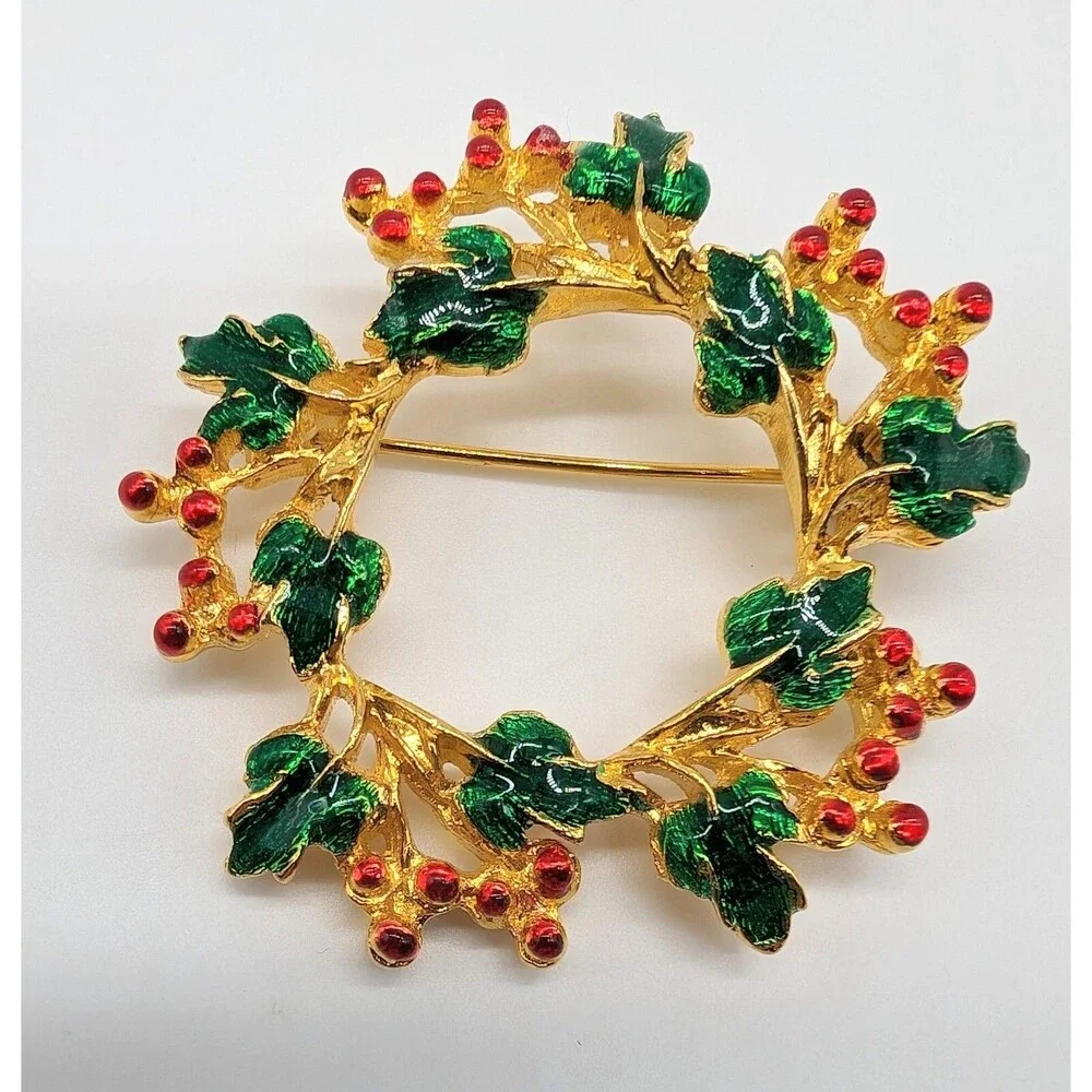 Gold Tone Christmas Wreath Brooch Pin Enamel Holly Berry